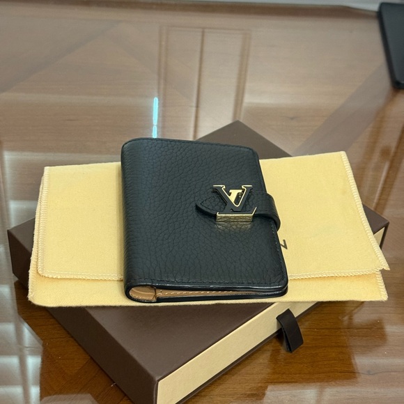 Louis Vuitton Capucine Black Leather Compact Wallet - Picture 1 of 7